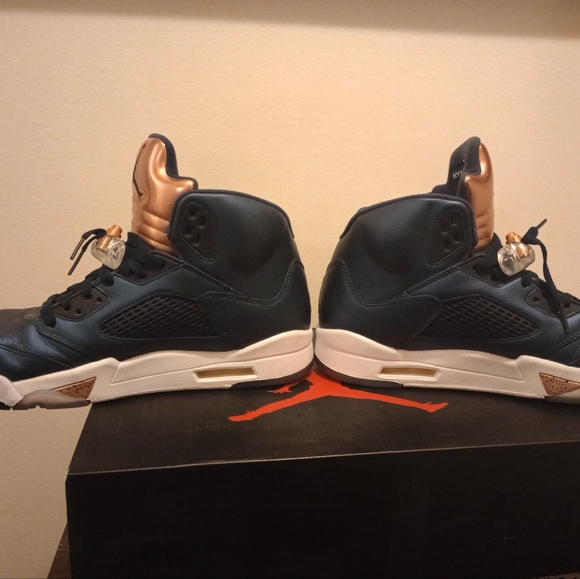 Jordan 5 Bronze (Obsidian) Size 11 - Picture 5 of 6